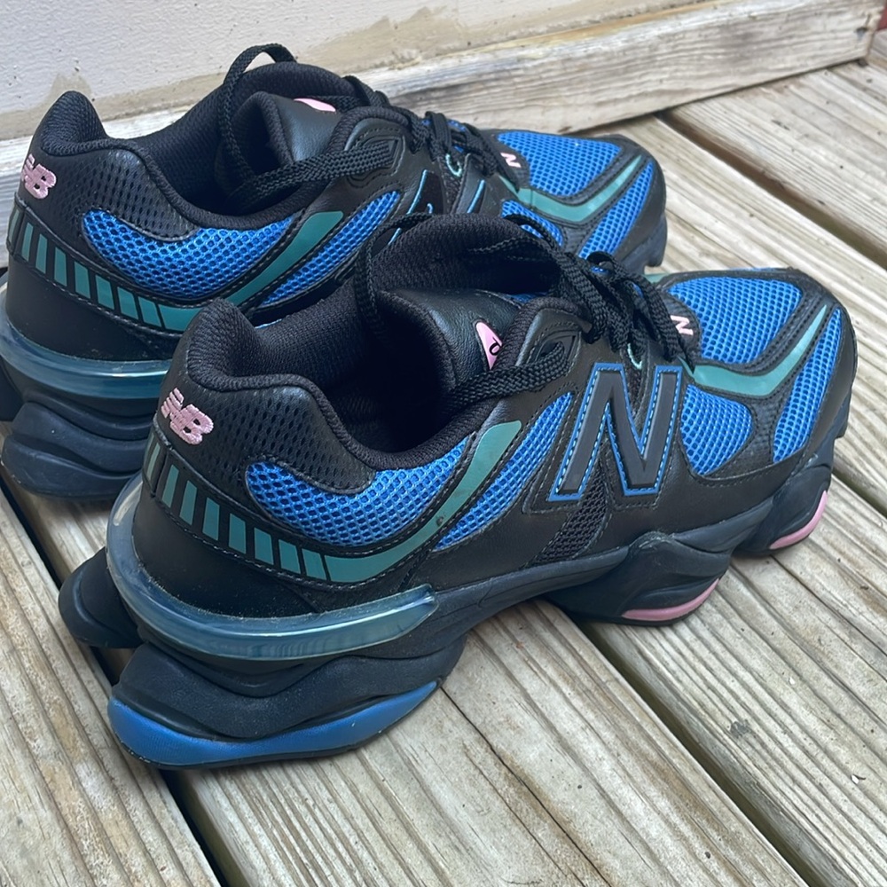 LIKE NEW- New Balance 9060- Black/Blue Sneakers M 10.5/ W 12 - Picture 4 of 13